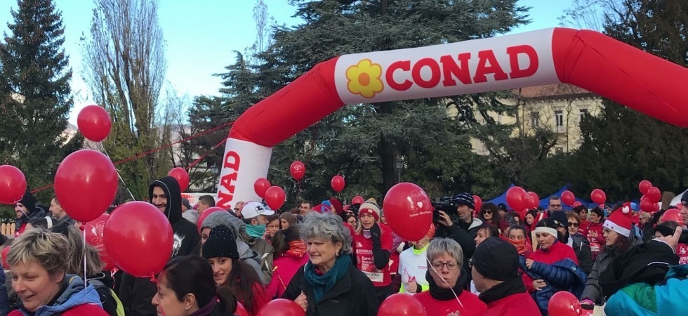 Alla WIRun tutti più buoni, ma il ricordo del clochard ucciso a bastonate in Piazza Dante (per evitare la violenza su una